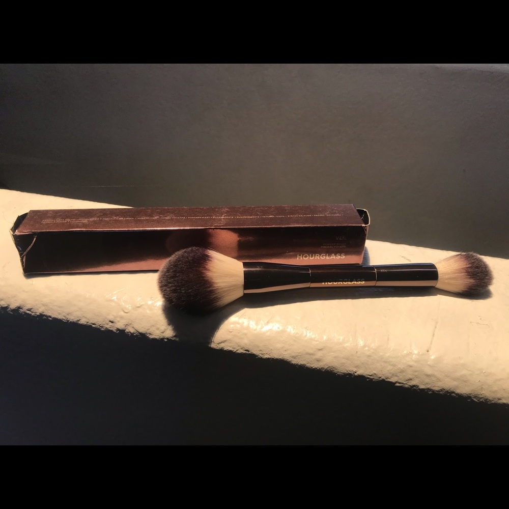 Hourglass veil powder brush